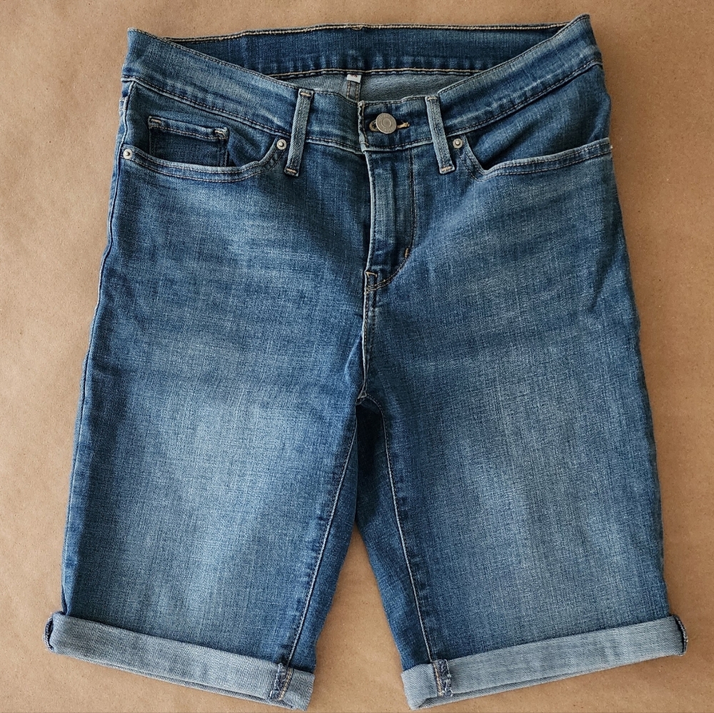Levi's Classic Bermuda Women’s Shorts Size 28 NWOT